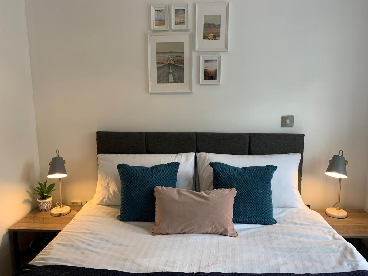 Stylish & Spacious 3 Bed House With 2 Free Car Parking Spaces Villa Appledram Buitenkant foto